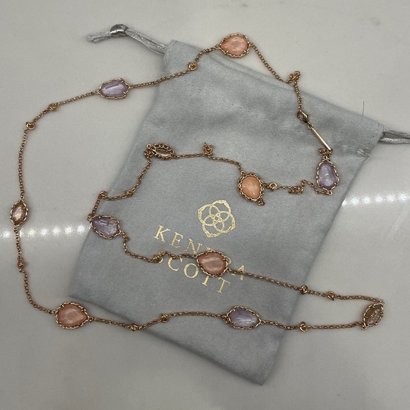 Kendra Scott Gwenyth long strand necklace in Rose Gold metal and Blush Mix - Picture 2 of 4